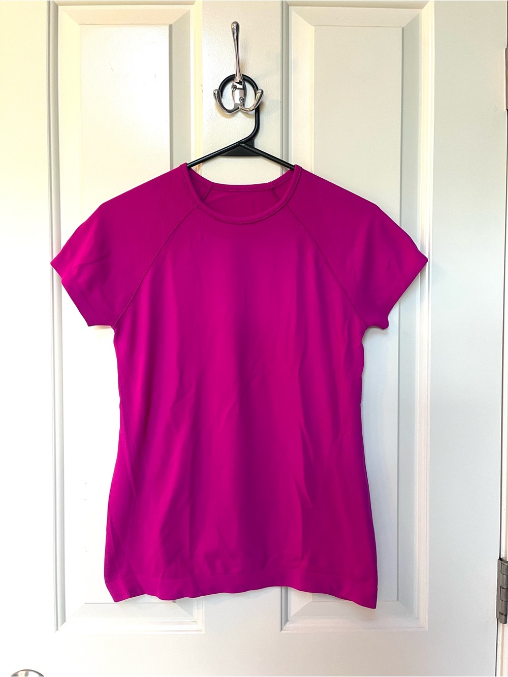 Athleta Seamless Fuscia women’s performance short sleeve top Size S